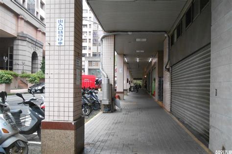 住家騎樓可以停車嗎|臨路透天騎樓不能停車？ 公部門、律師說法成世紀之。